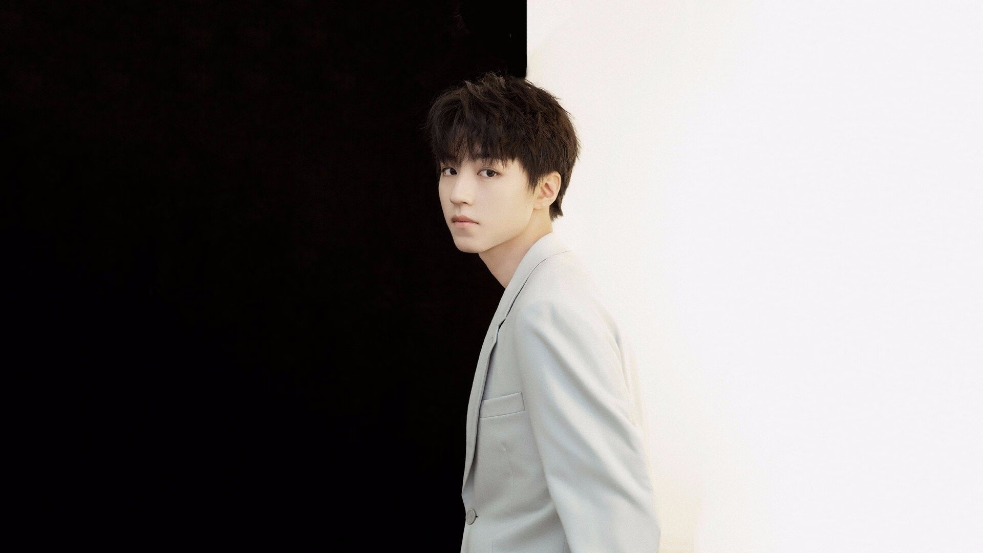 传奇巨星的“新角色”——跨界经济与公益双享受，传奇跨界车